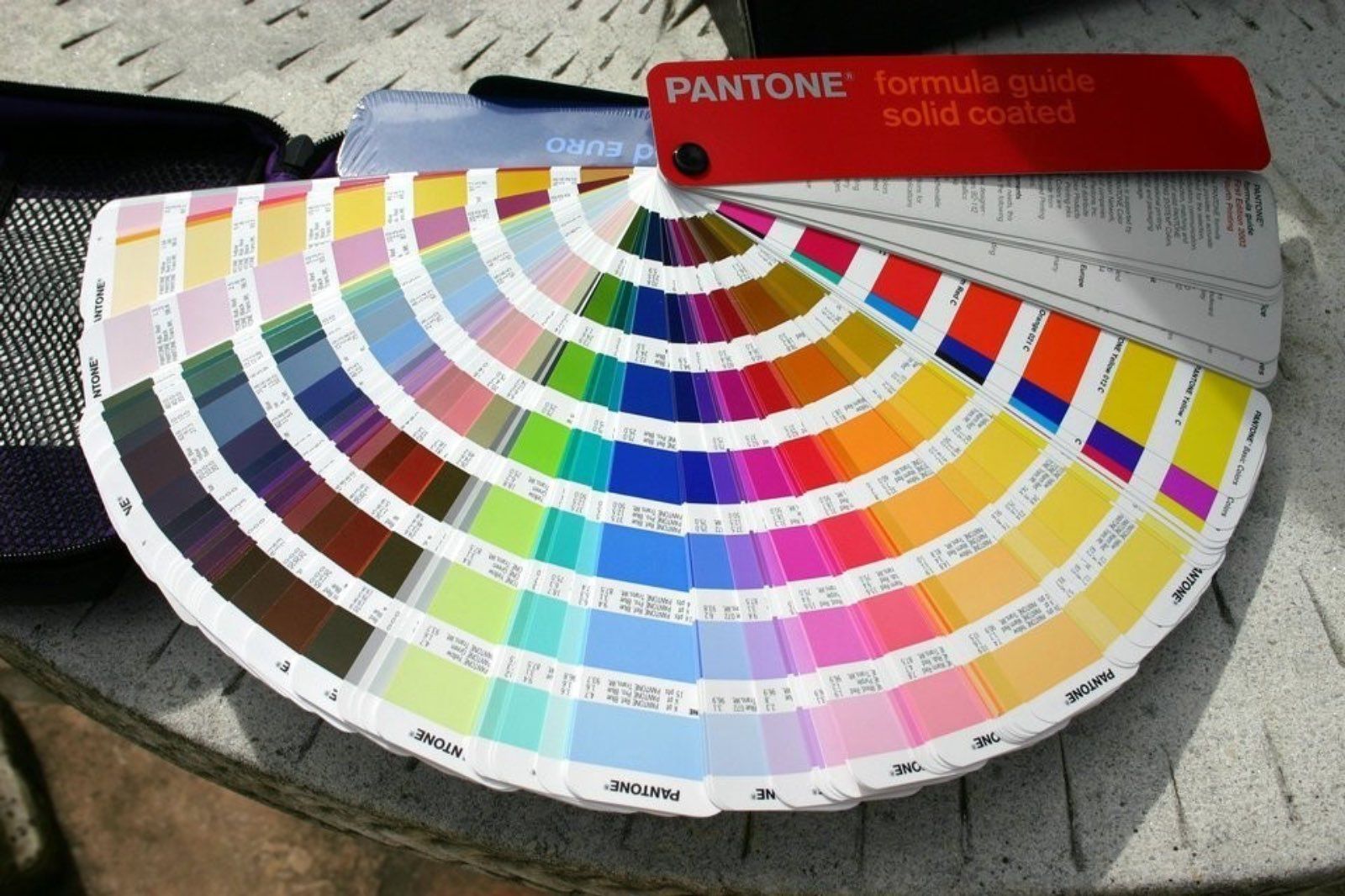 Thang màu Pantone
