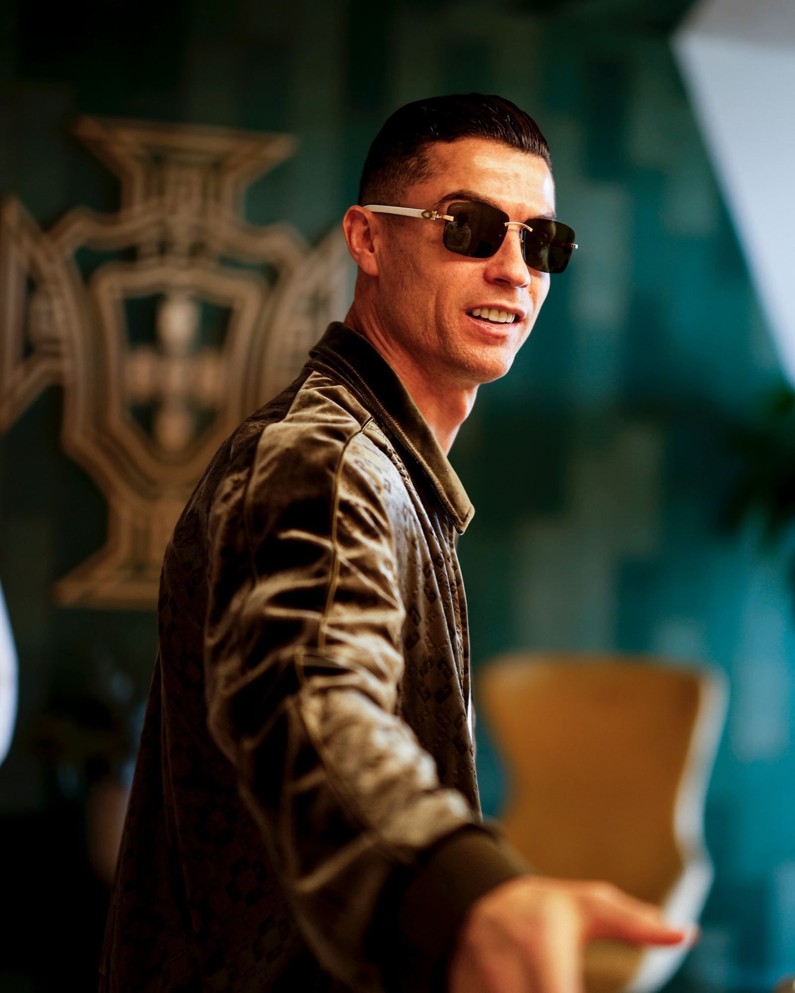 cristiano-ronaldo-engagement-ring-diamond-big-nhan-cau-hon-Georgina-Rodriguez